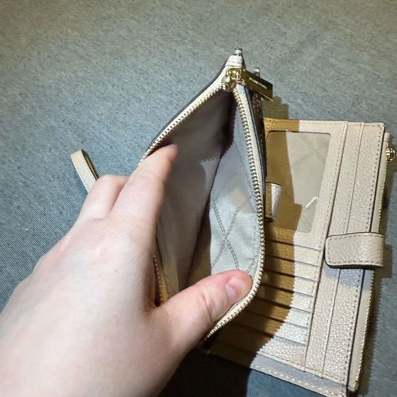 Michael Kors Women's Blush Pink Wallet and Purse - Picture 7 of 16